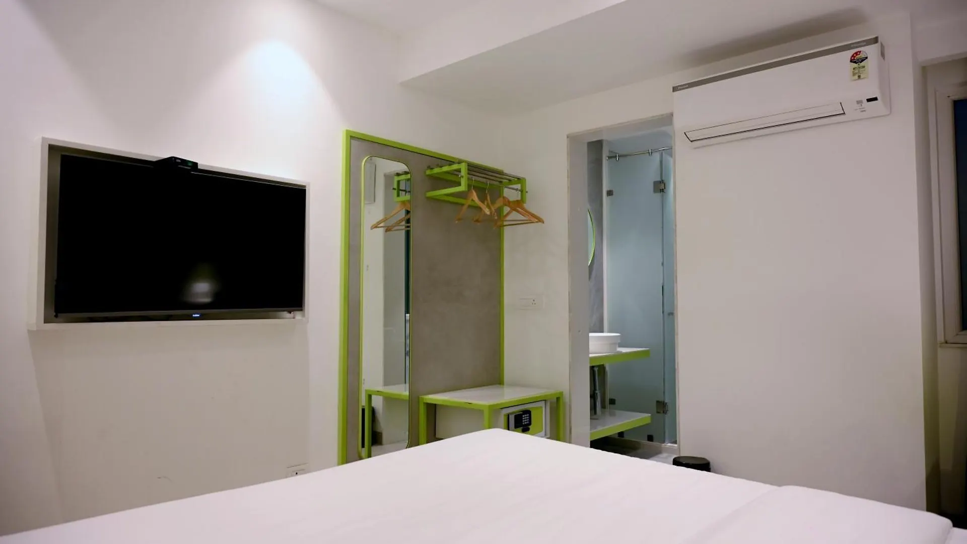 Hotel Le Roi Express Karol Bagh Delhi