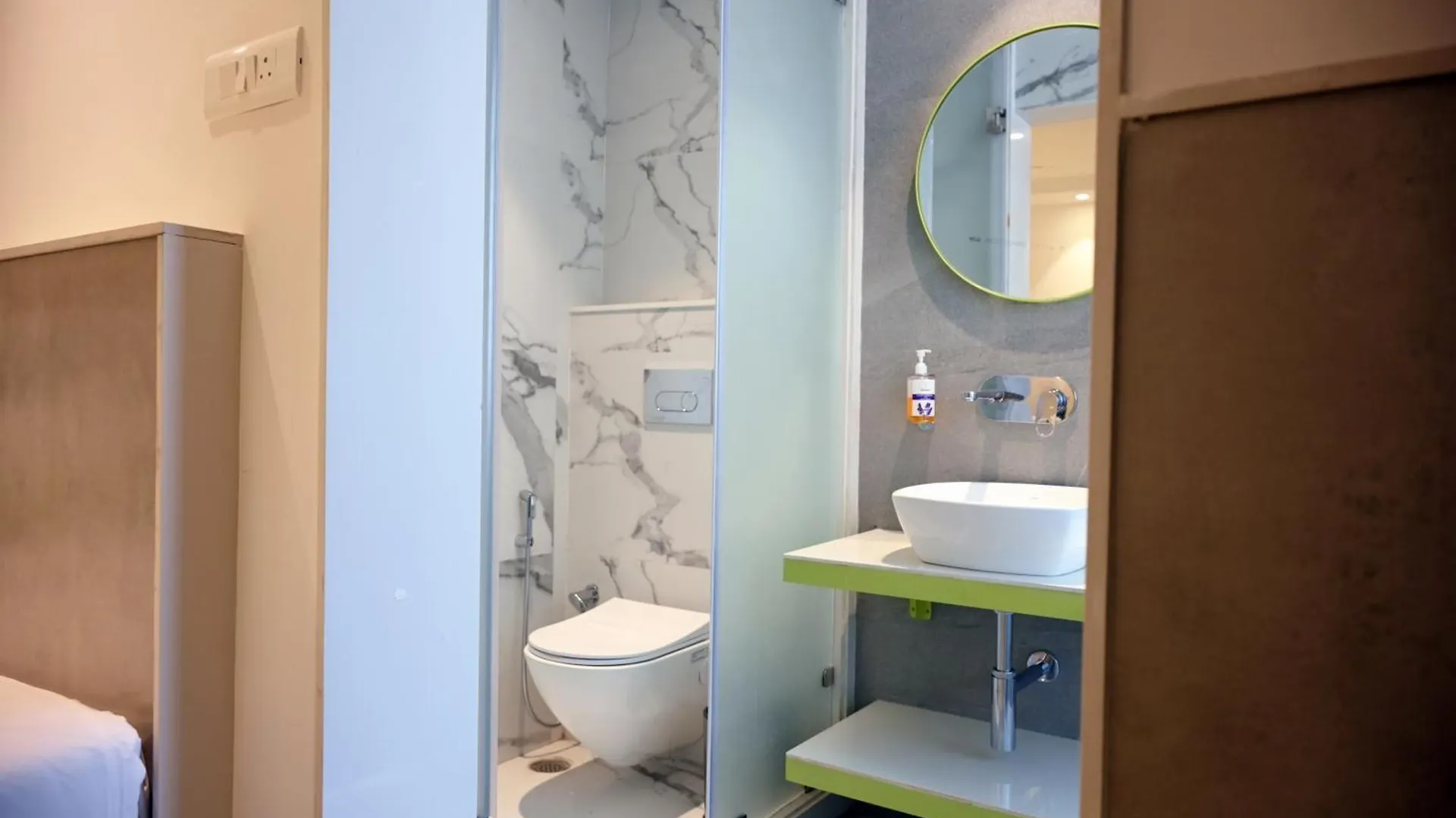 Hotel Le Roi Express Karol Bagh Delhi  India