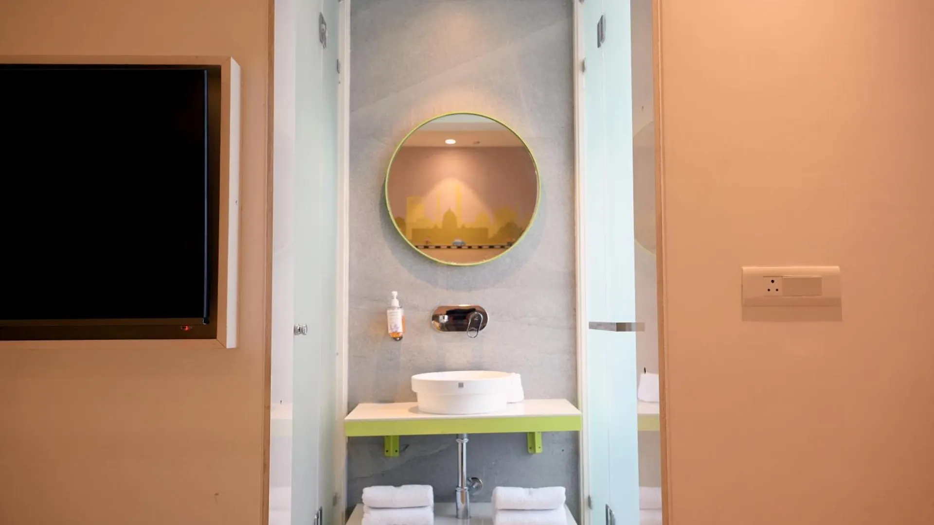 Hotel Le Roi Express Karol Bagh Delhi