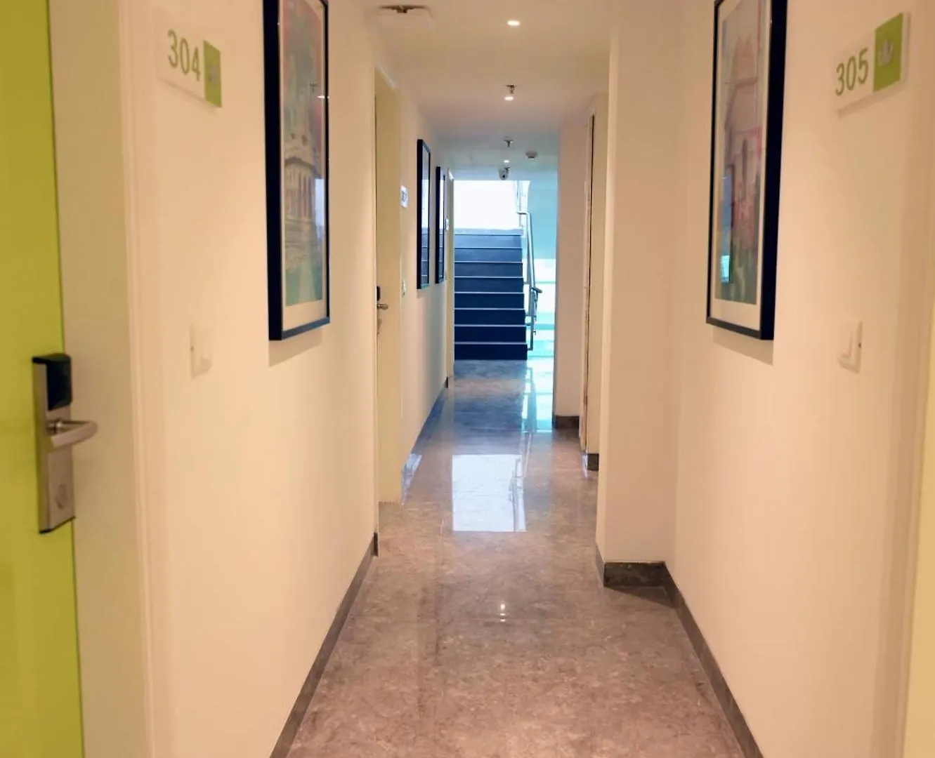 Hotel Le Roi Express Karol Bagh Delhi