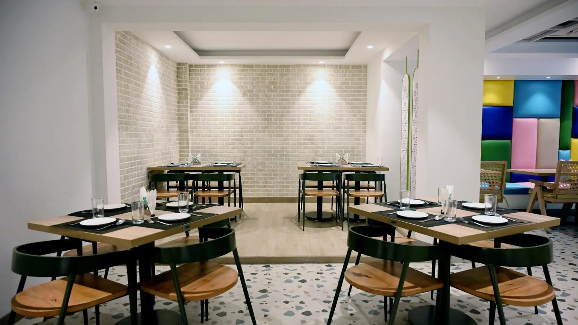 ***  Hotel Le Roi Express Karol Bagh Delhi  India